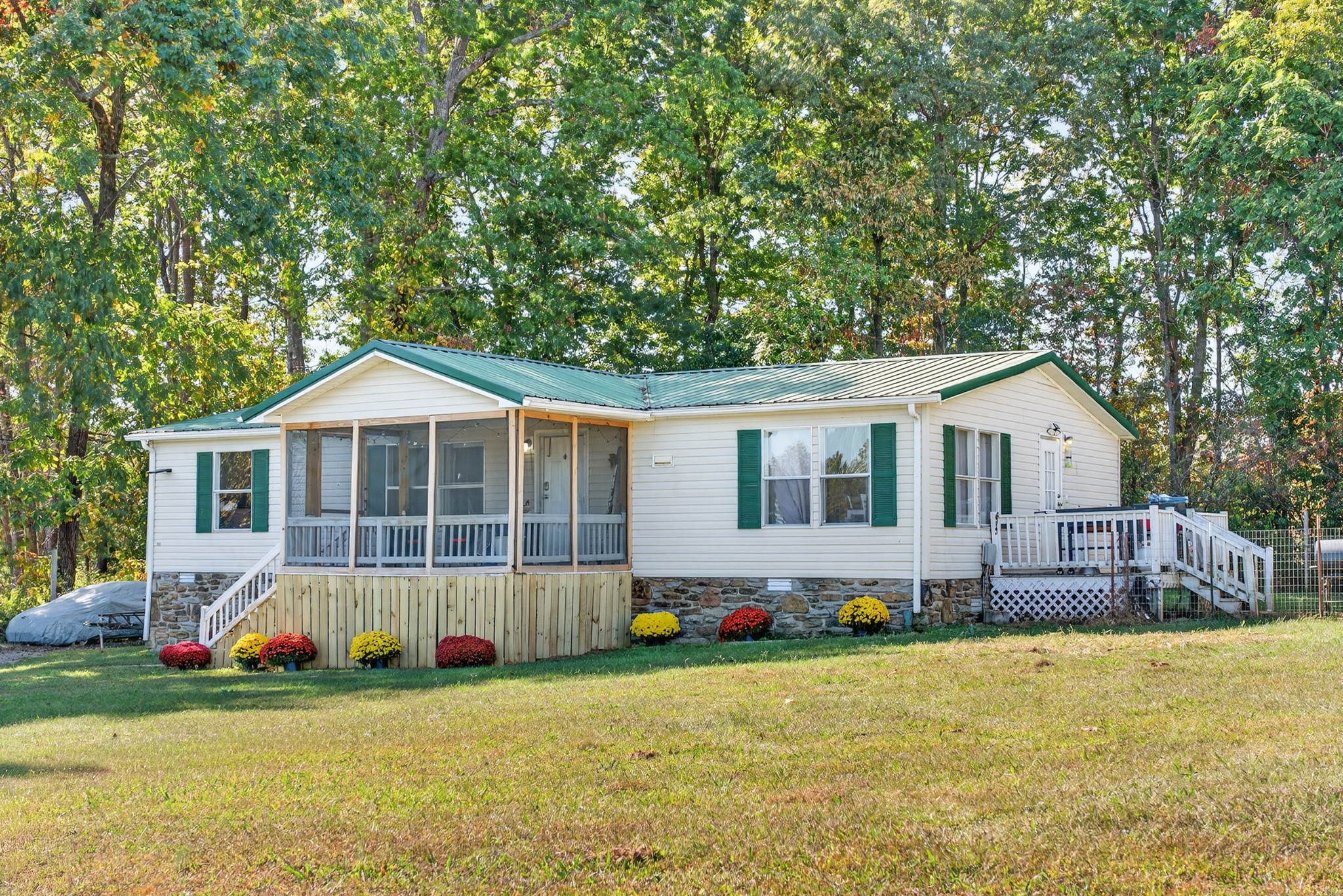 634 Pointe Lane Lafayette, TN 37083 - Photo 2 of 51 a front view of a house with garden