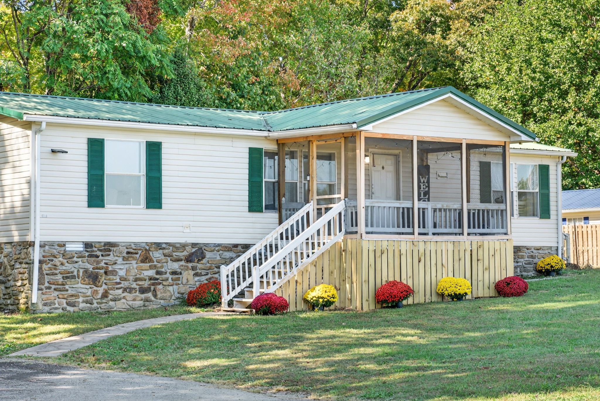 634 Pointe Lane Lafayette, TN 37083 - Photo 4 of 51 a view of a house with a yard
