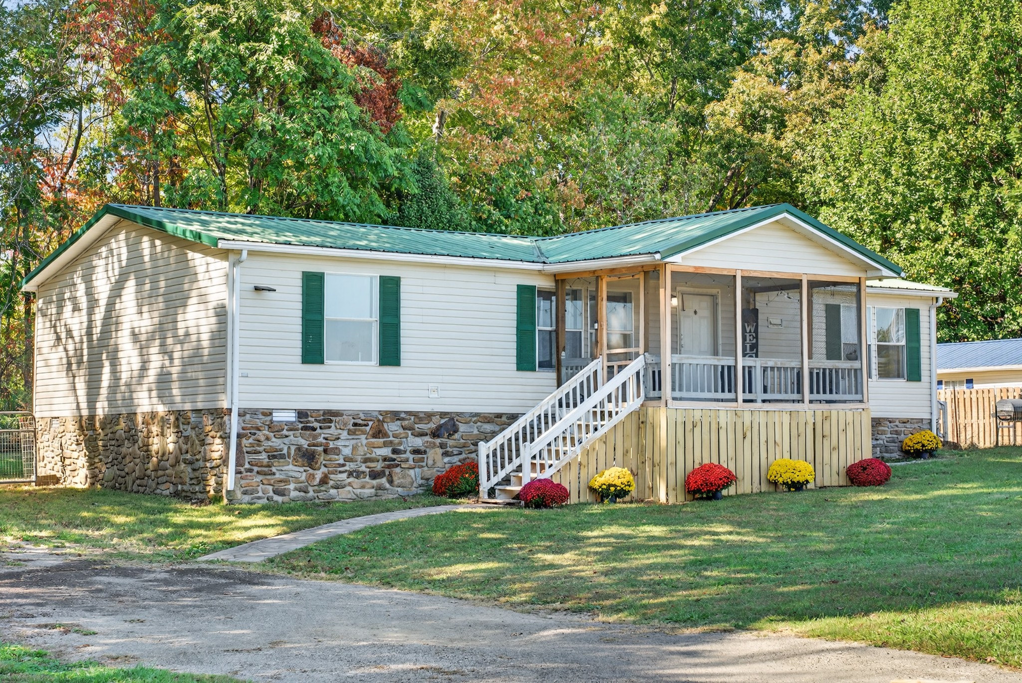 634 Pointe Lane Lafayette, TN 37083 - Photo 5 of 51 a front view of a house with garden