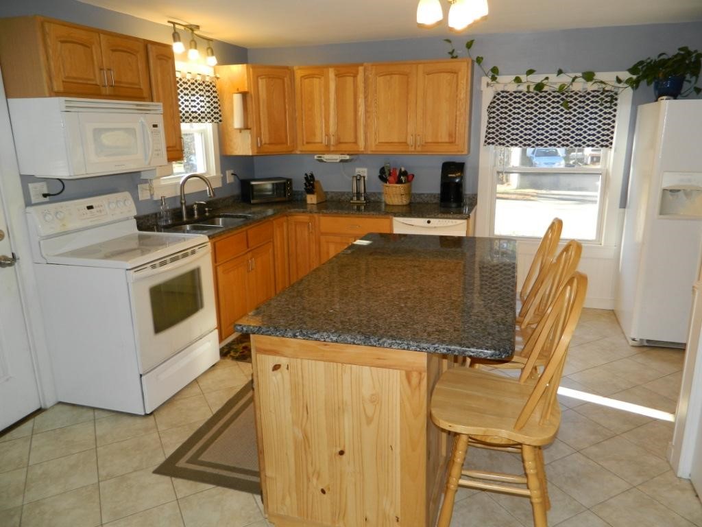 4 Broadway Street Rochester, NH 03868 - Photo 3 of 34