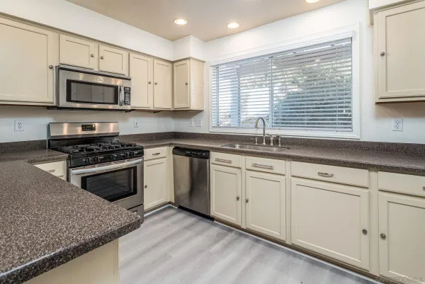 $3,175 | 43325 Corte Benitez, Temecula, CA 92592