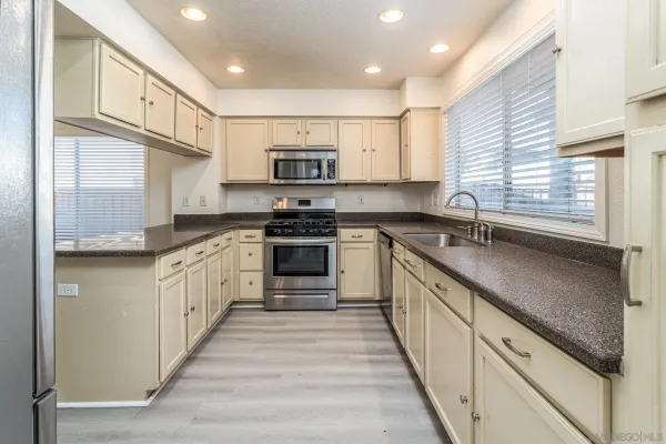 $3,175 | 43325 Corte Benitez, Temecula, CA 92592