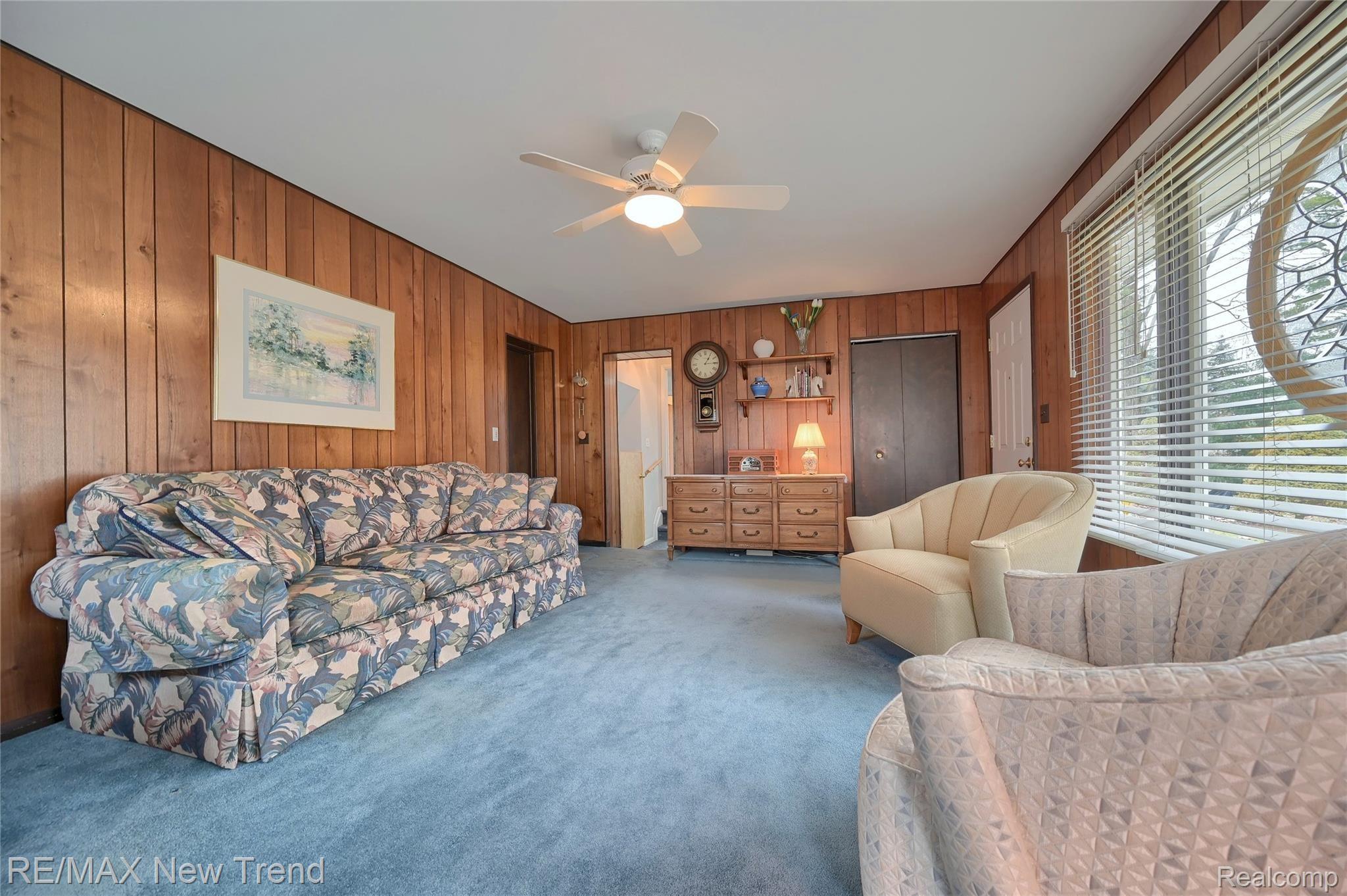 28153 Hawberry Road Farmington, MI 48331 - Photo 13 of 32 13-Family-Room-2nd-View.jpg