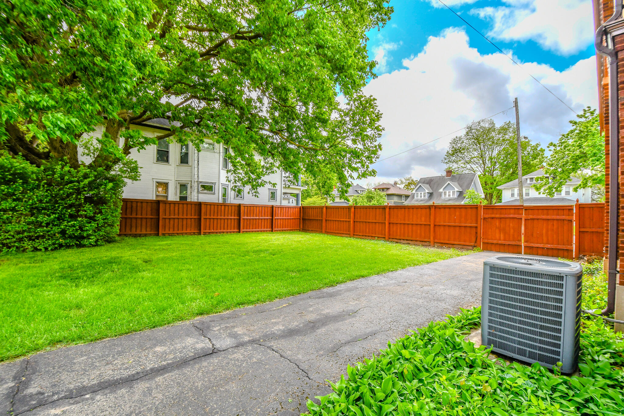 370 East Cassilly Street Springfield, OH 45503 - Photo 4 of 46