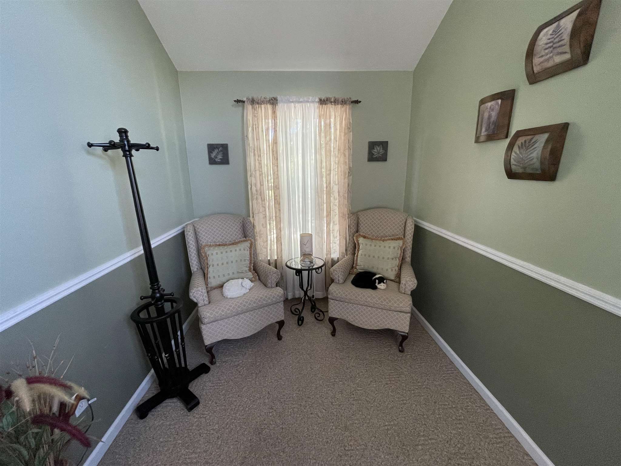 333 Shore Road Somers Point, NJ 08244 - Photo 12 of 25 a living room with furniture and a window