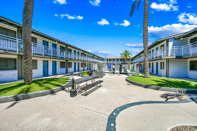 $599 | 3025 North 32nd Street, Unit 9, Phoenix, AZ 85018