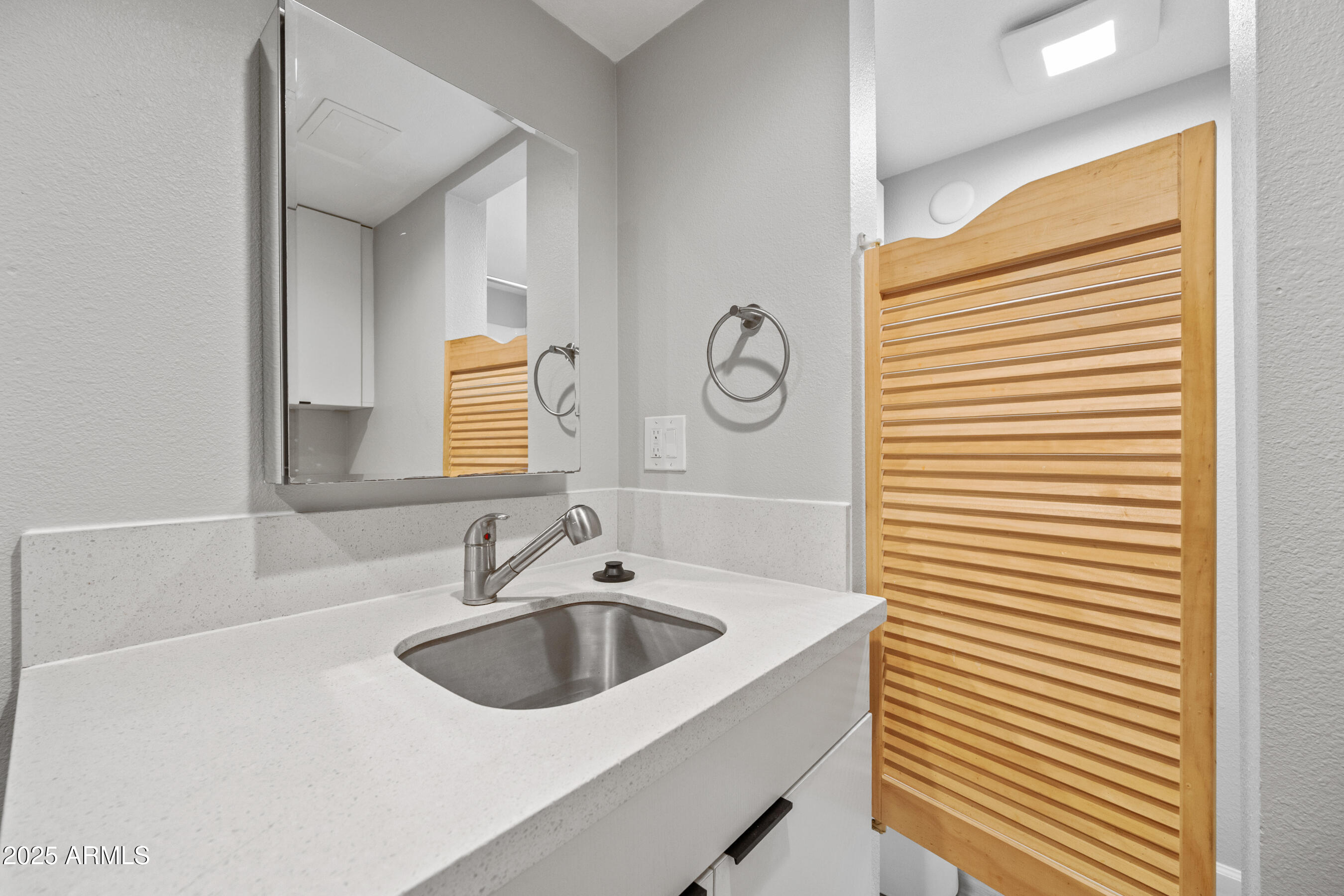 3025 North 32nd Street, Unit 9 Phoenix, AZ 85018 - Photo 8 of 27 8-3025N32S9-ocupix