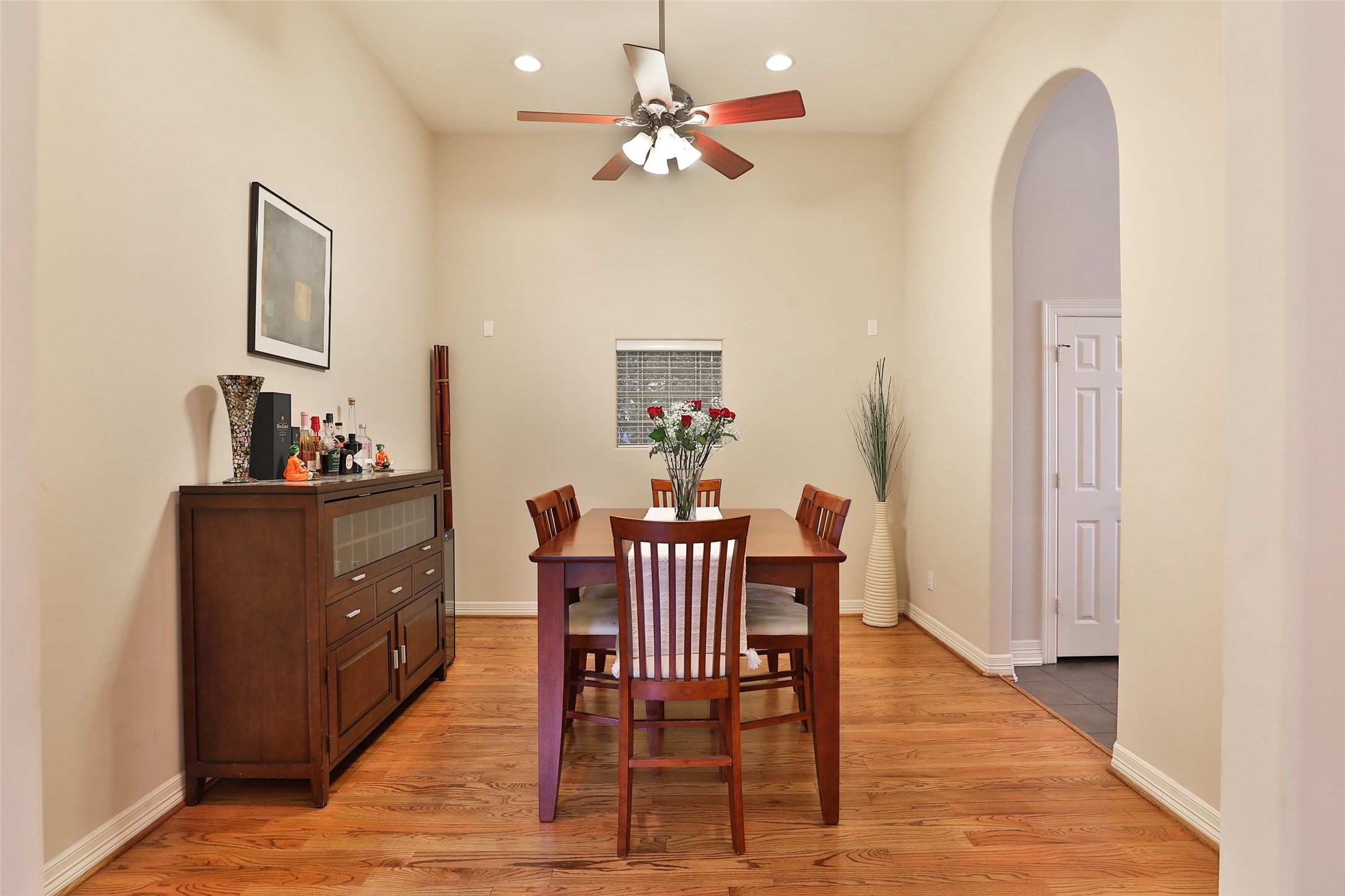 826 East 29th Street Houston, TX 77009 - Photo 12 of 32 Dining room.