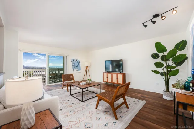 $1,299,000 | 234 Turf View Drive, Solana Beach, CA 92075