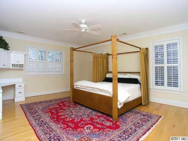 952 Queens Road, Unit 952 Charlotte, NC 28207 - Photo 11 of 16 Gallery Image 11