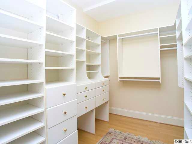 952 Queens Road, Unit 952 Charlotte, NC 28207 - Photo 12 of 16 Gallery Image 12