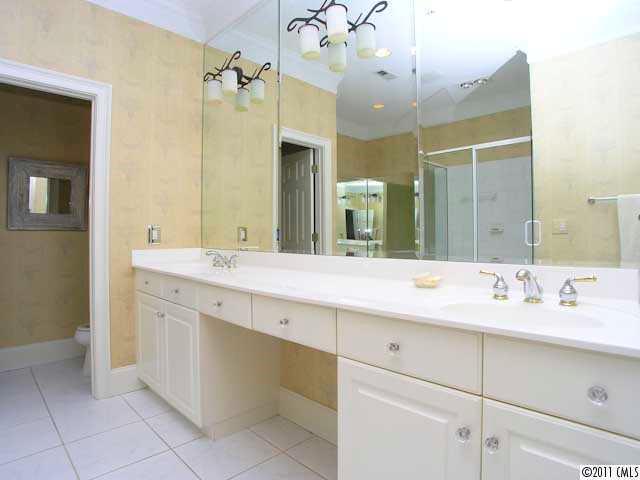 952 Queens Road, Unit 952 Charlotte, NC 28207 - Photo 13 of 16 Gallery Image 13