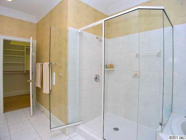 952 Queens Road, Unit 952 Charlotte, NC 28207 - Photo 14 of 16 Gallery Image 14