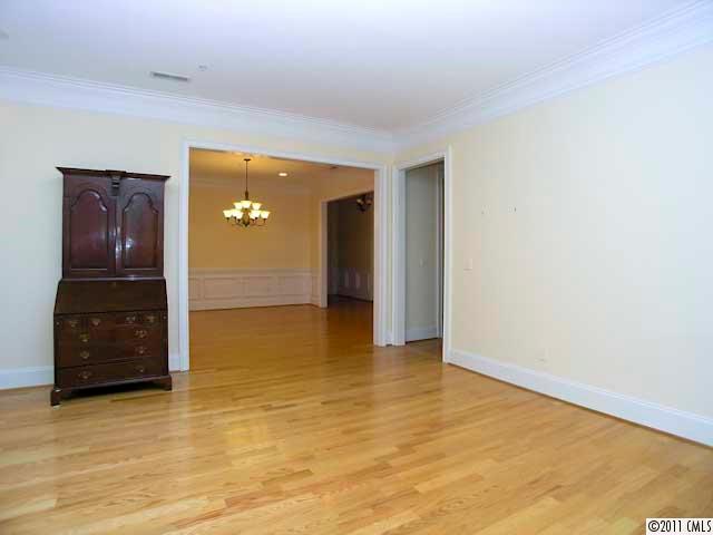 952 Queens Road, Unit 952 Charlotte, NC 28207 - Photo 5 of 16 Gallery Image 5