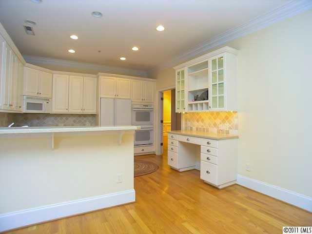 952 Queens Road, Unit 952 Charlotte, NC 28207 - Photo 7 of 16 Gallery Image 7