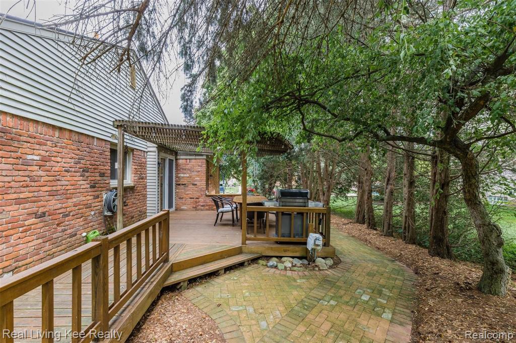 440 Lake Forest Road Rochester Hills, MI 48309 - Photo 29 of 32