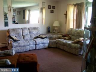 47 Iroquois Road Levittown, PA 19057 - Photo 2 of 6 Gallery Image 2