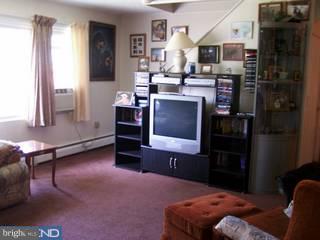 47 Iroquois Road Levittown, PA 19057 - Photo 3 of 6 Gallery Image 3