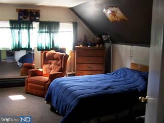 47 Iroquois Road Levittown, PA 19057 - Photo 5 of 6 Gallery Image 5