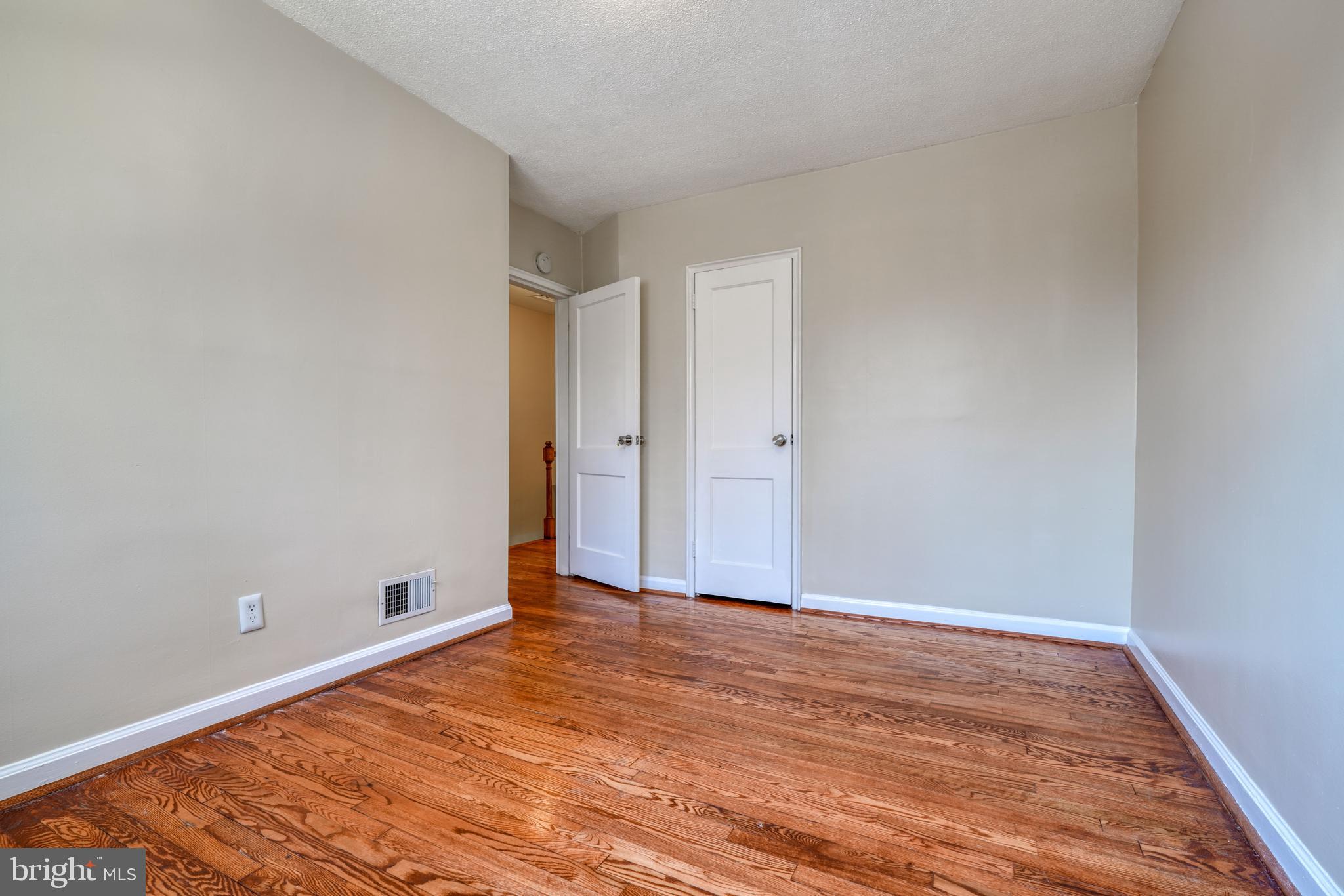 1045 Cooks Lane Baltimore, MD 21229 - Photo 11 of 30