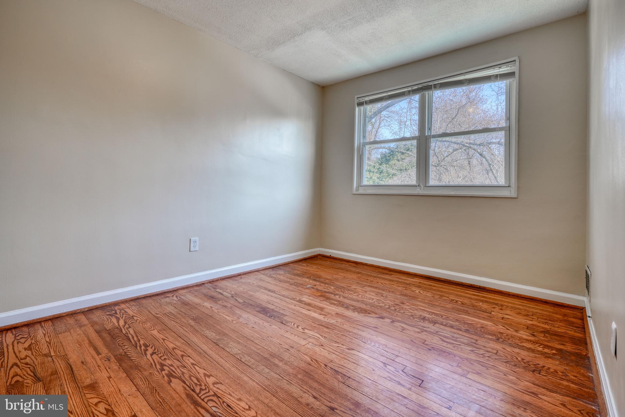 1045 Cooks Lane Baltimore, MD 21229 - Photo 12 of 30