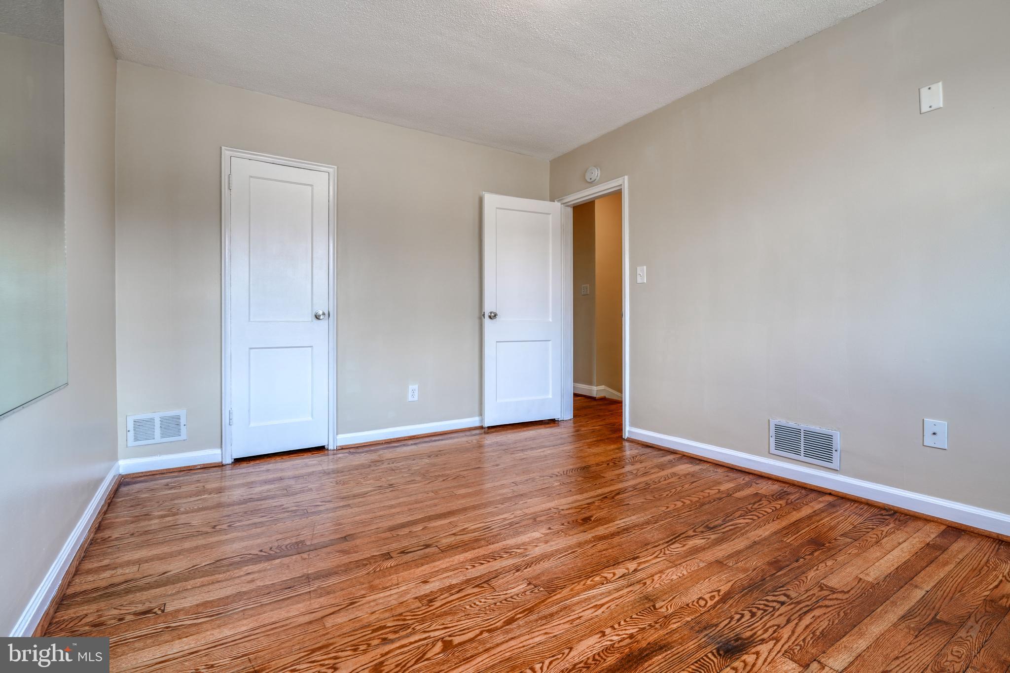 1045 Cooks Lane Baltimore, MD 21229 - Photo 13 of 30