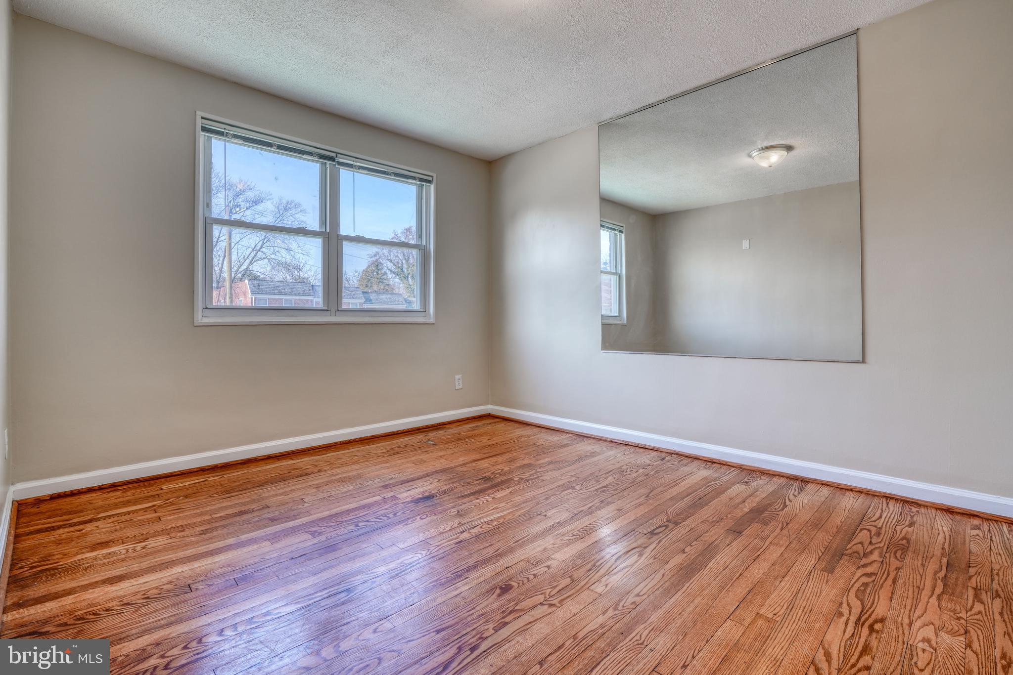 1045 Cooks Lane Baltimore, MD 21229 - Photo 14 of 30