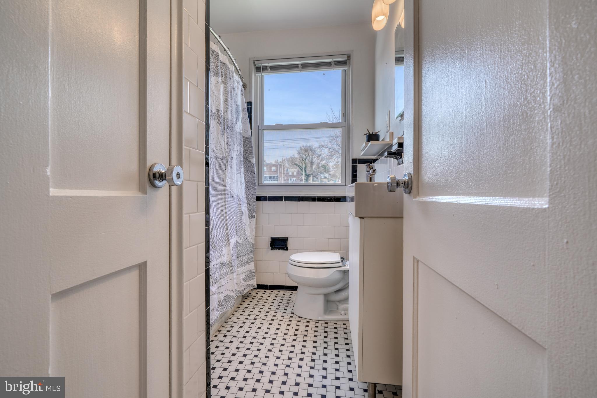 1045 Cooks Lane Baltimore, MD 21229 - Photo 17 of 30