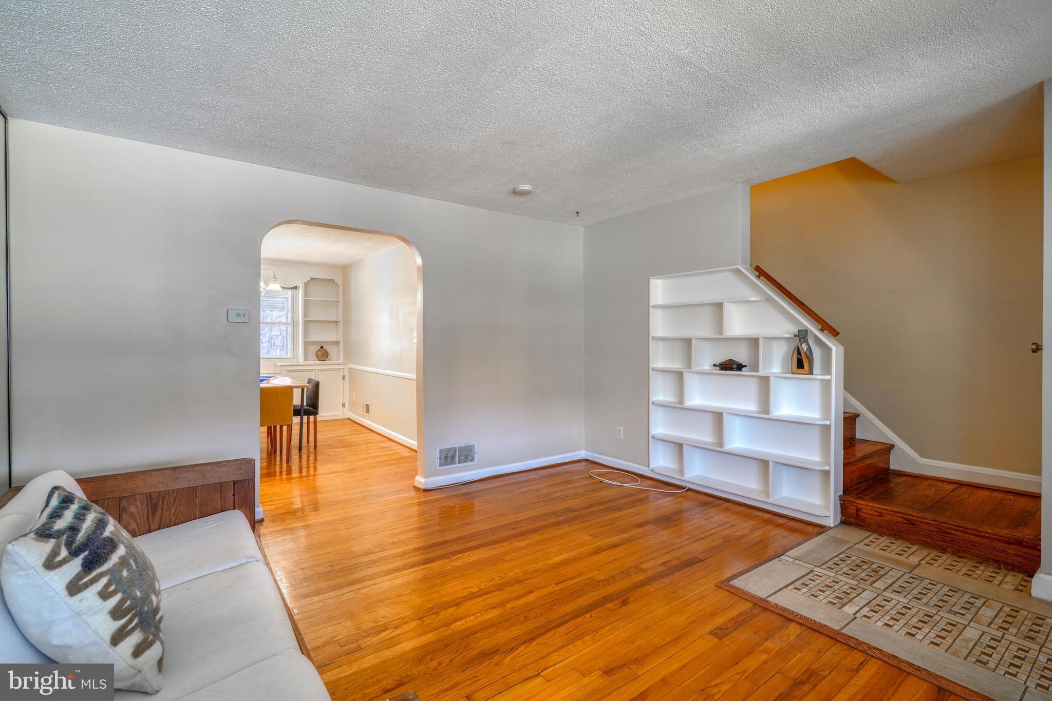 1045 Cooks Lane Baltimore, MD 21229 - Photo 4 of 30