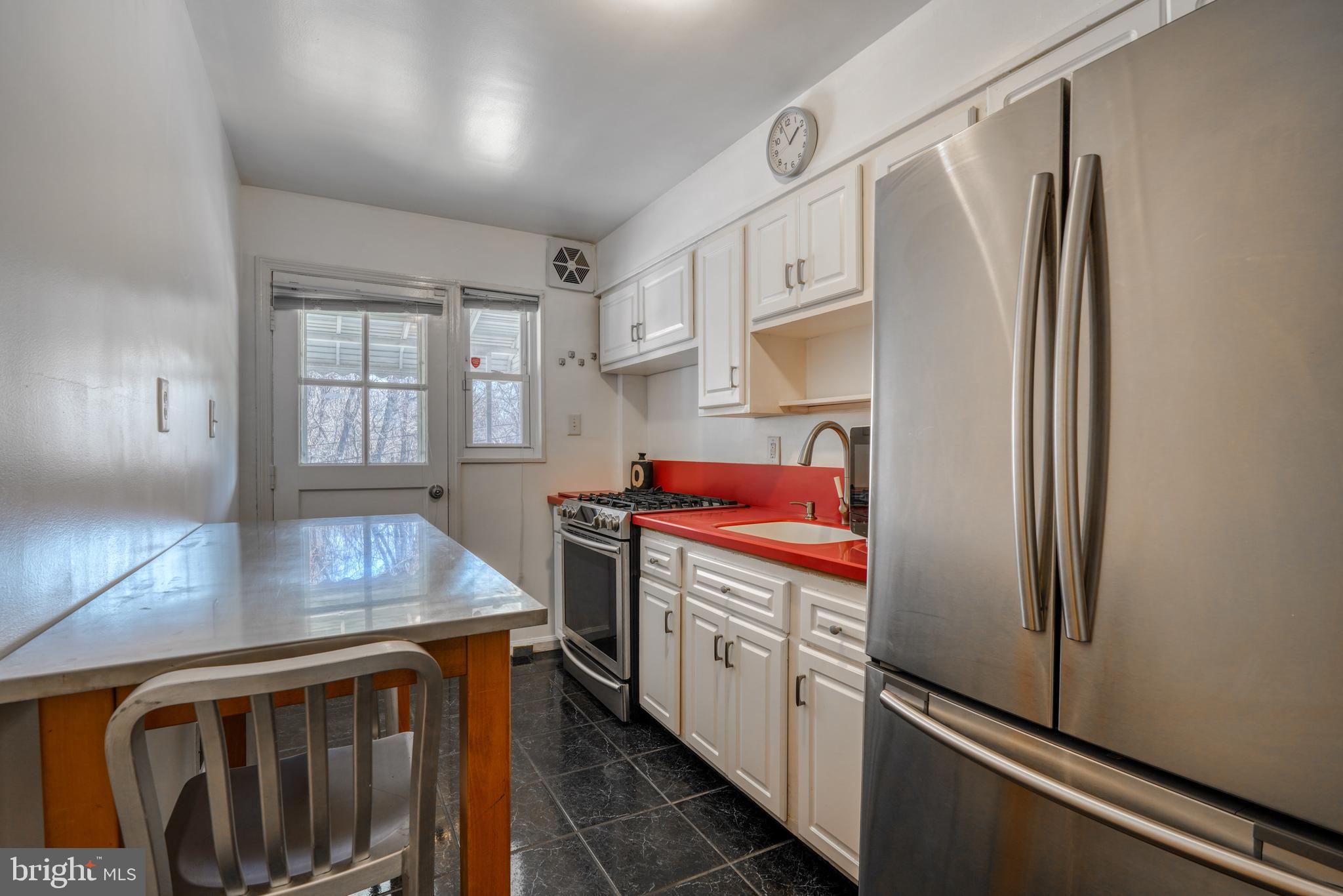 1045 Cooks Lane Baltimore, MD 21229 - Photo 7 of 30