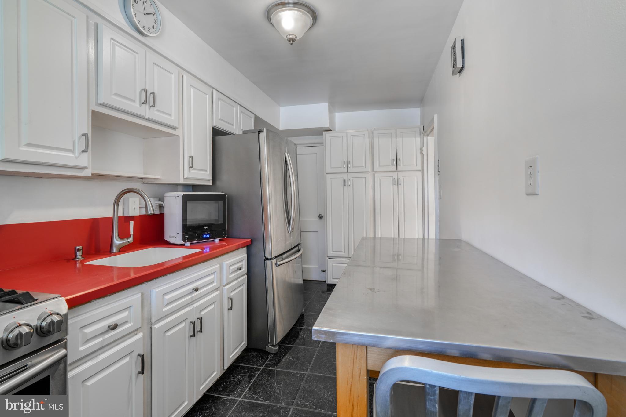 1045 Cooks Lane Baltimore, MD 21229 - Photo 9 of 30
