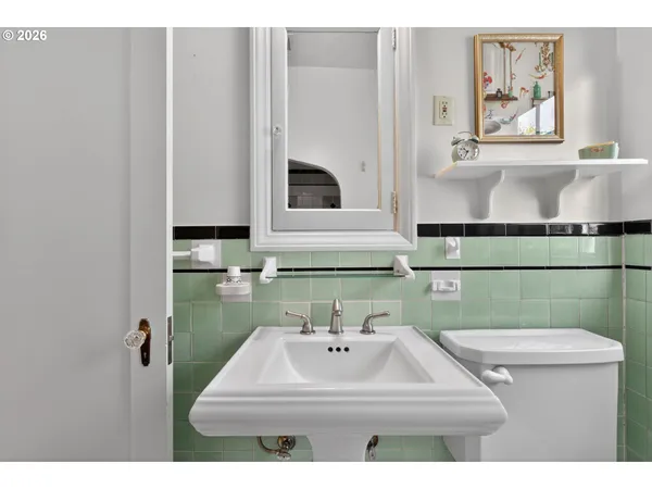 $359,900 | 2325 Northeast Flanders Street, Unit 8, Portland, OR 97232