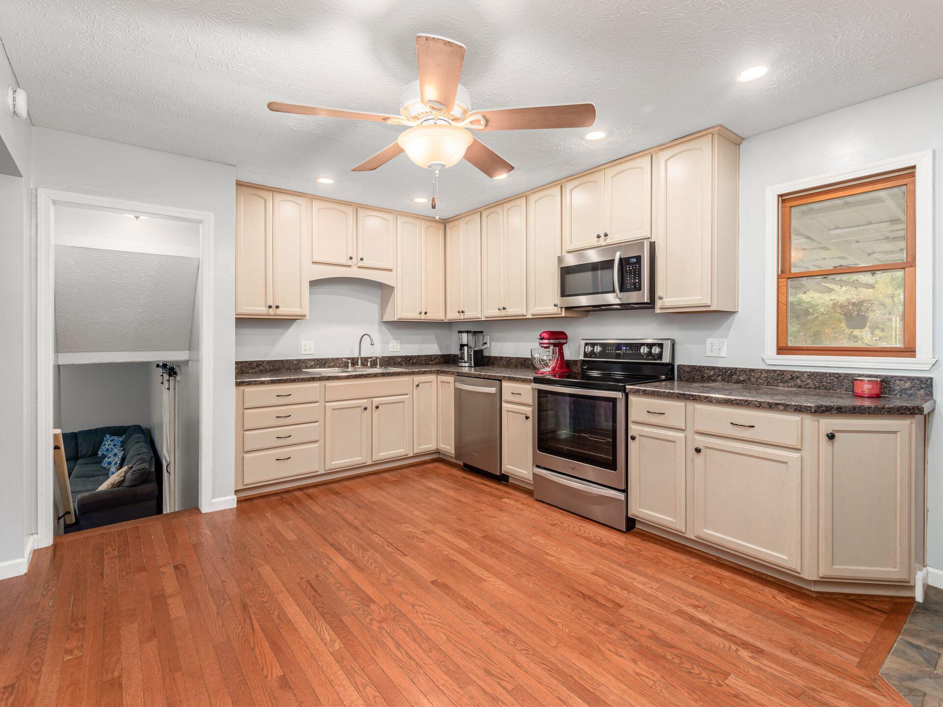 454 Ballman Road Etna, OH 43068 - Photo 10 of 28 Kitchen D