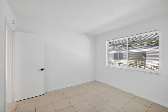 $2,000 | 1821 Middle River Drive, Unit 11, Fort Lauderdale, FL 33305