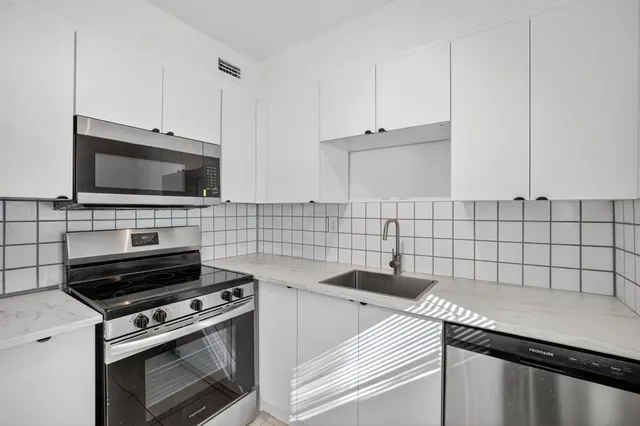 $2,000 | 1821 Middle River Drive, Unit 11, Fort Lauderdale, FL 33305