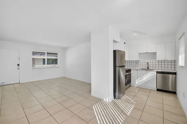 $2,000 | 1821 Middle River Drive, Unit 11, Fort Lauderdale, FL 33305