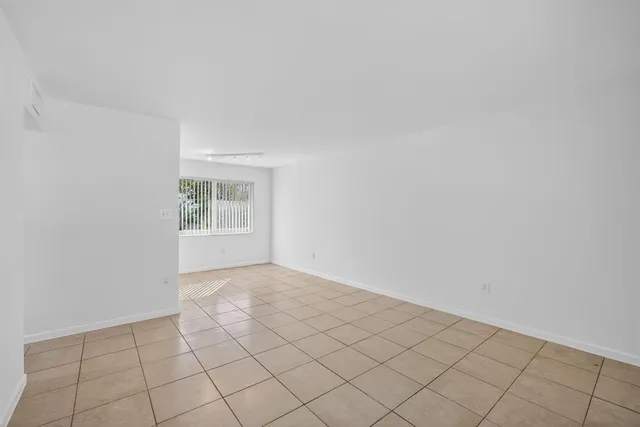 $2,000 | 1821 Middle River Drive, Unit 11, Fort Lauderdale, FL 33305
