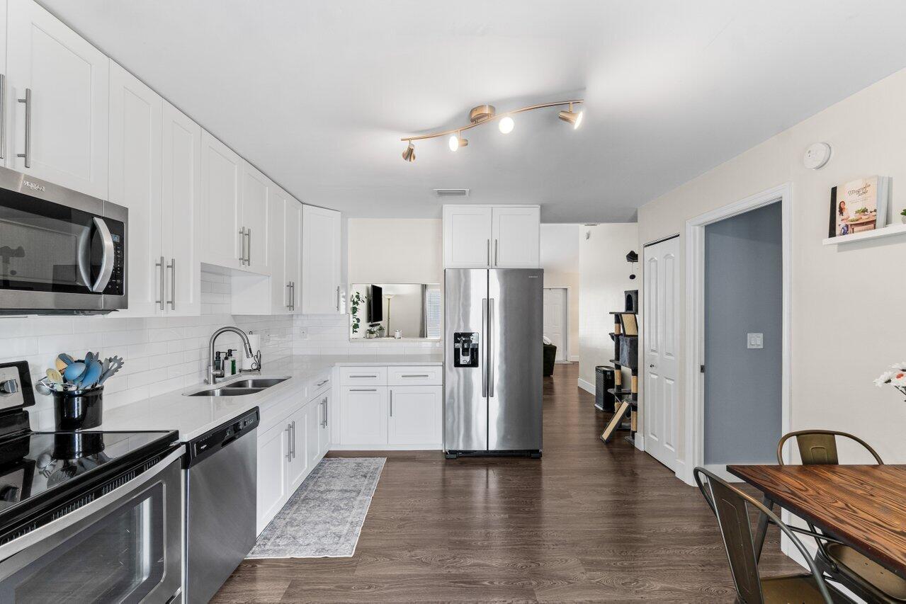 6041 Triphammer Road Lake Worth, FL 33463 - Photo 8 of 27 008-6041TriphammerRoad-LakeWorth-FL-3346