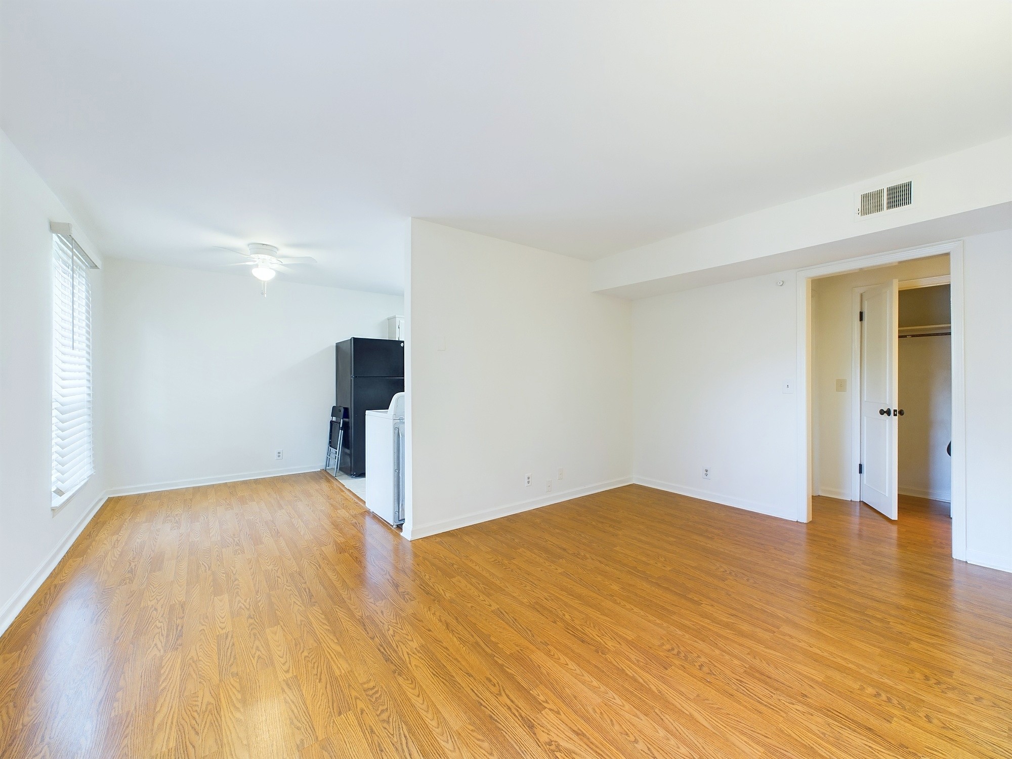1011 Murfreesboro Road, Unit L4 Franklin, TN 37064 - Photo 2 of 10 Open living room and kitchen area