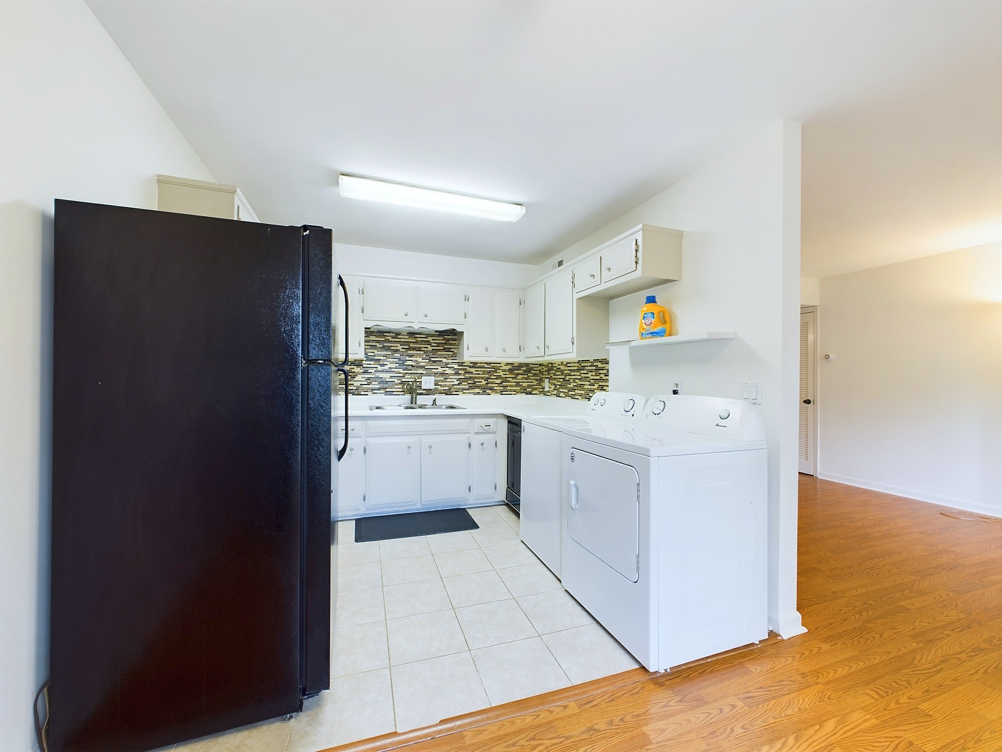 1011 Murfreesboro Road, Unit L4 Franklin, TN 37064 - Photo 3 of 10 Washer and dryer are easily accessible.
