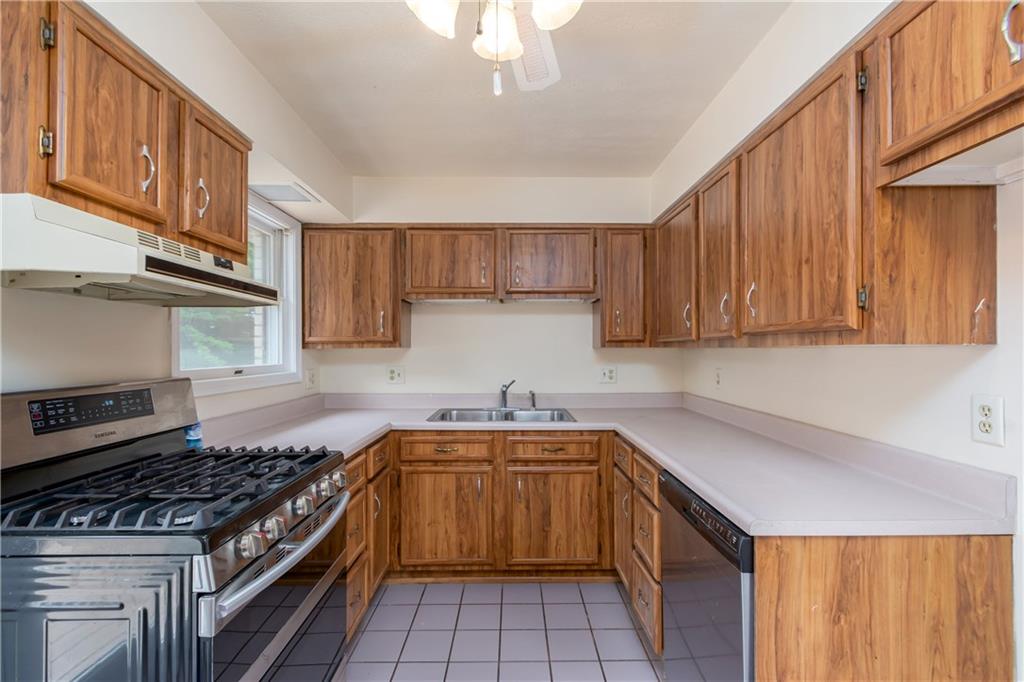 341 Coraopolis Road Coraopolis, PA 15108 - Photo 3 of 25 Gallery Image 3