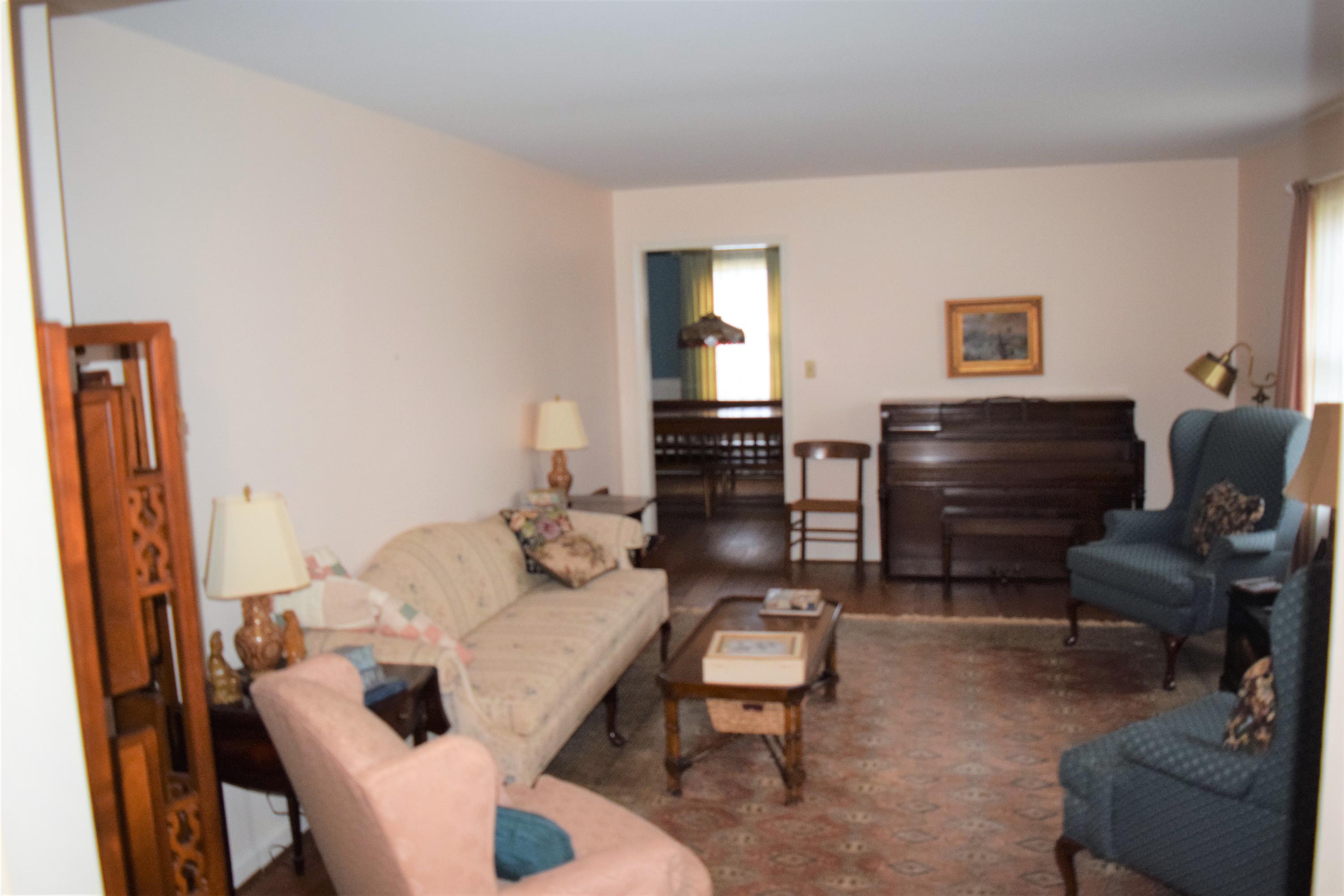 Barnett Living room1