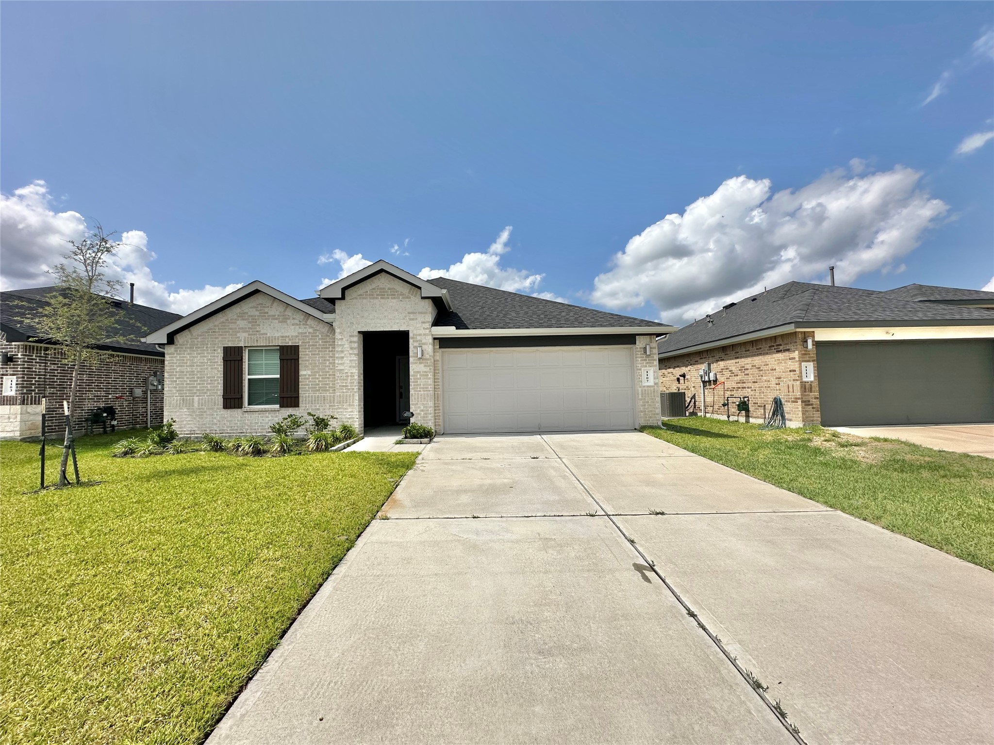 1107 Curly Angora Court Rosharon, TX 77583 - Photo 10 of 42 a front view of house with yard and garage