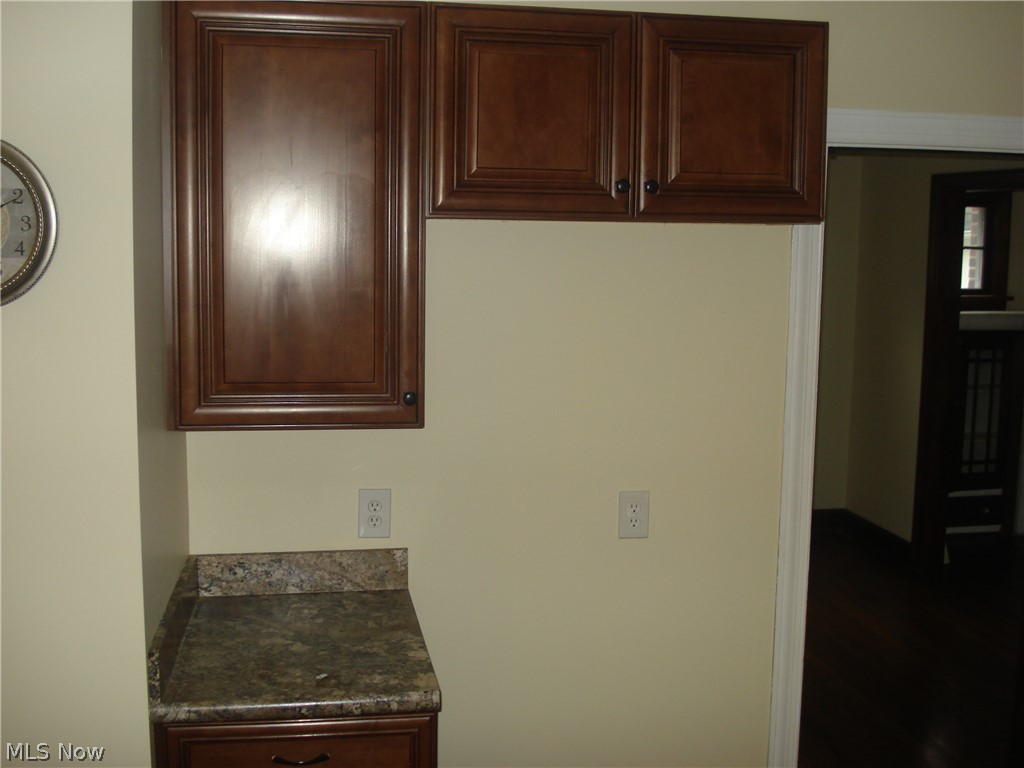 4509 East Berwald Road Cleveland, OH 44121 - Photo 4 of 25 Gallery Image 4