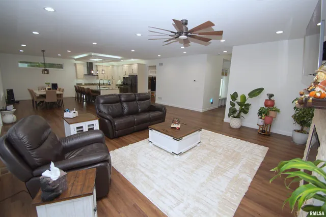 $875,000 | 10703 52nd Street West, Milan, IL 61264