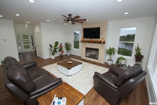 $875,000 | 10703 52nd Street West, Milan, IL 61264