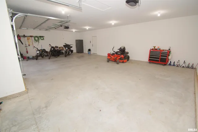 $875,000 | 10703 52nd Street West, Milan, IL 61264