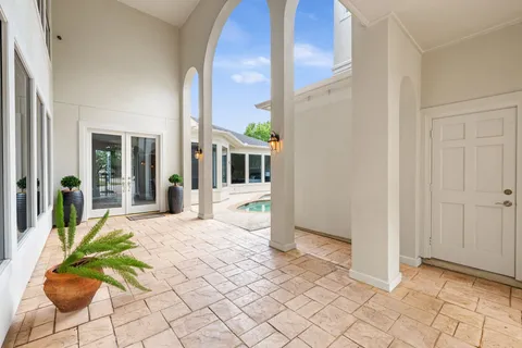 $875,000 | 70 Blooming Grove Lane, Houston, TX 77077