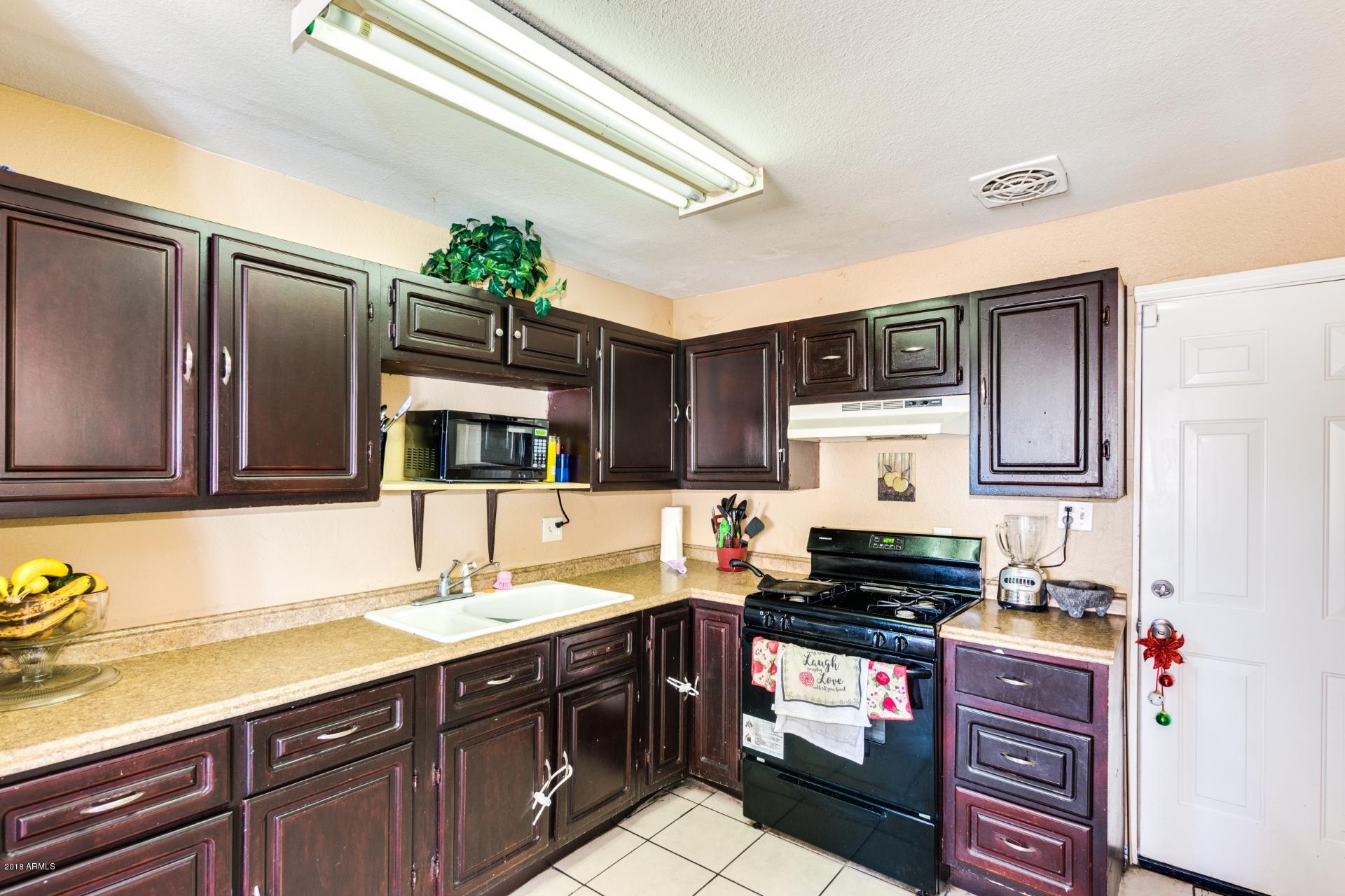 522 West Chipman Road Phoenix, AZ 85041 - Photo 7 of 20 Chipman (16)