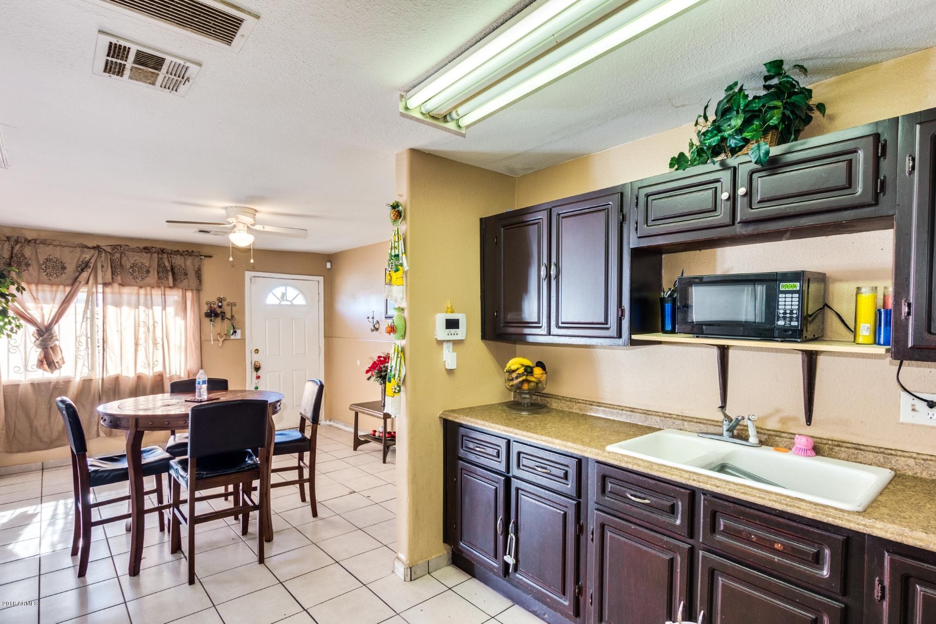 522 West Chipman Road Phoenix, AZ 85041 - Photo 8 of 20 Chipman (17)